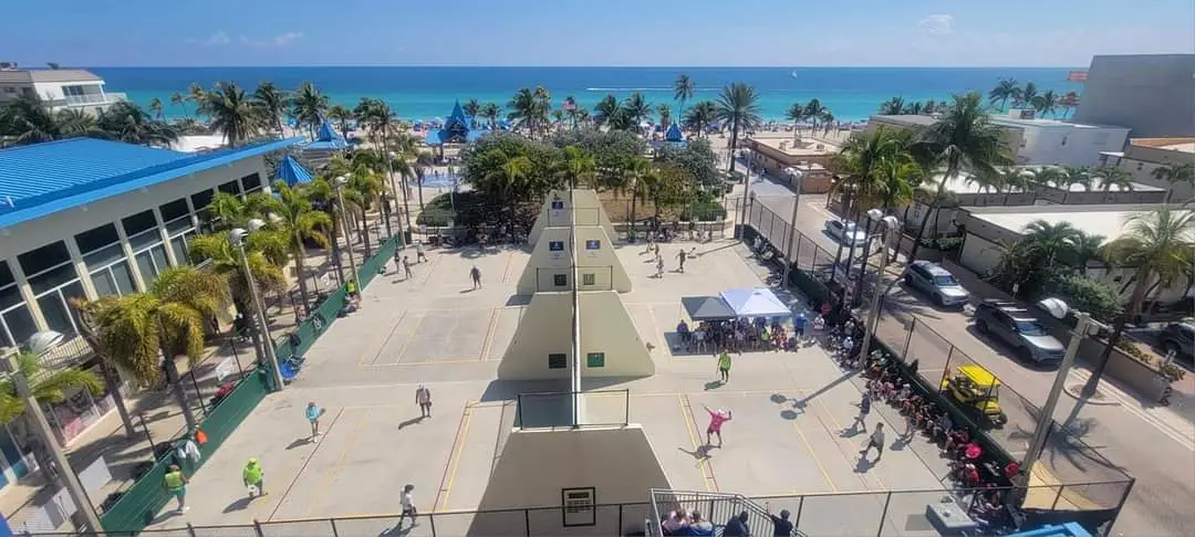 Beach Bash court venue in Hollywood Florida - photo by Rick Bernstein